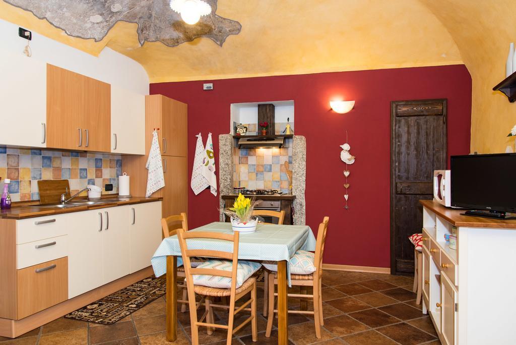 Casa Corte Alla Rocca Arona Eksteriør bilde