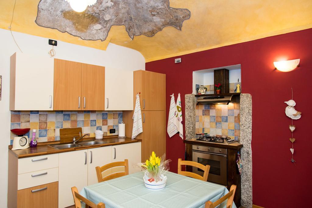 Casa Corte Alla Rocca Arona Eksteriør bilde