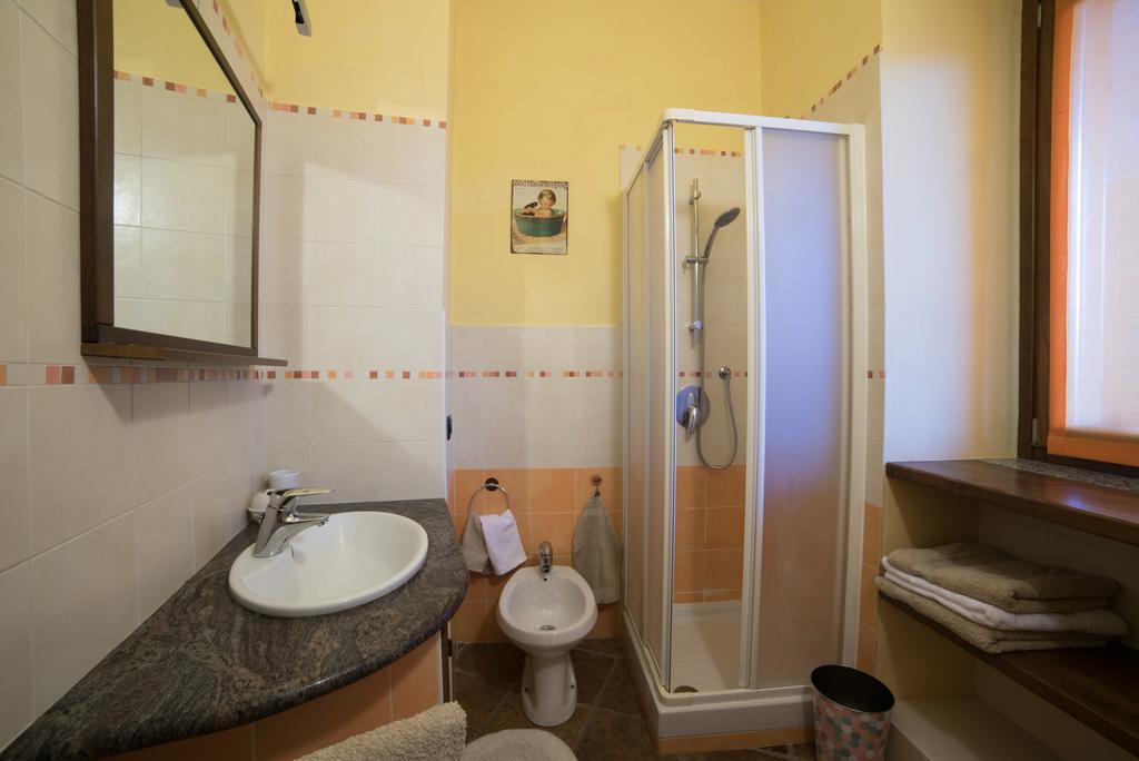 Casa Corte Alla Rocca Arona Eksteriør bilde