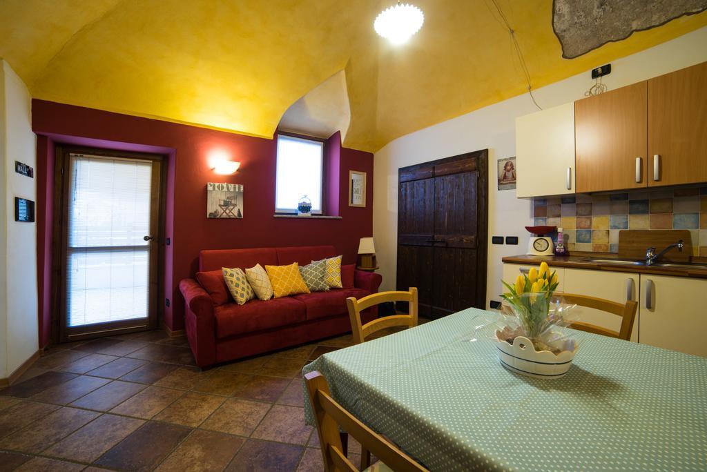Casa Corte Alla Rocca Arona Eksteriør bilde