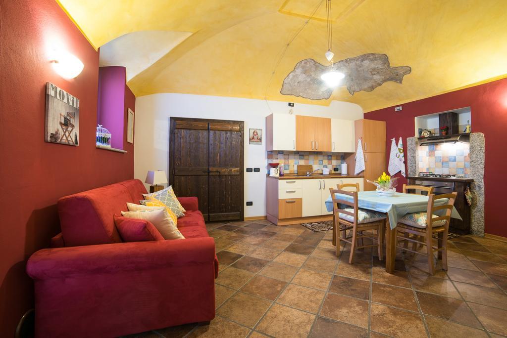 Casa Corte Alla Rocca Arona Eksteriør bilde