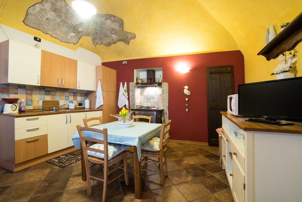 Casa Corte Alla Rocca Arona Eksteriør bilde