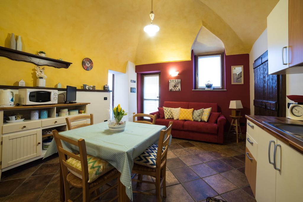 Casa Corte Alla Rocca Arona Eksteriør bilde