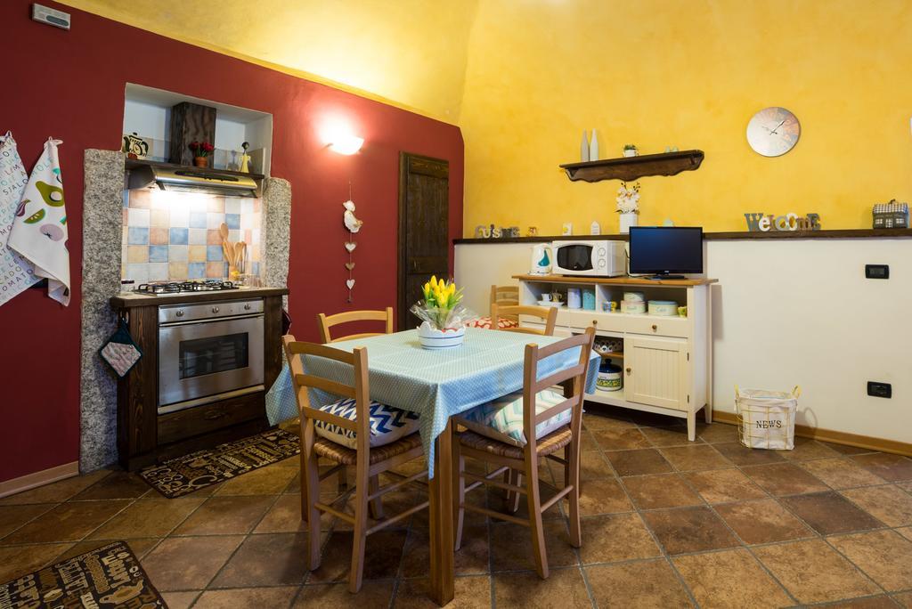 Casa Corte Alla Rocca Arona Eksteriør bilde