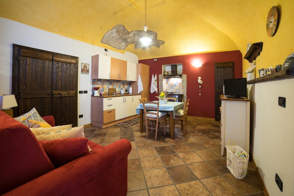 Casa Corte Alla Rocca Arona Eksteriør bilde