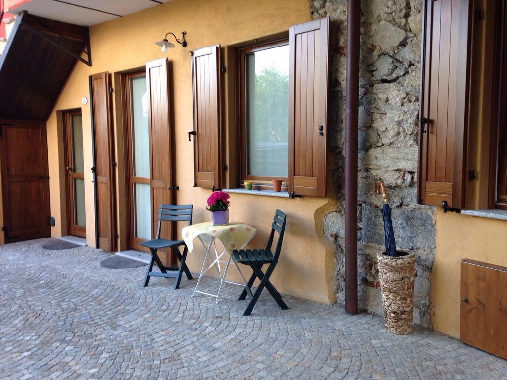 Casa Corte Alla Rocca Arona Eksteriør bilde