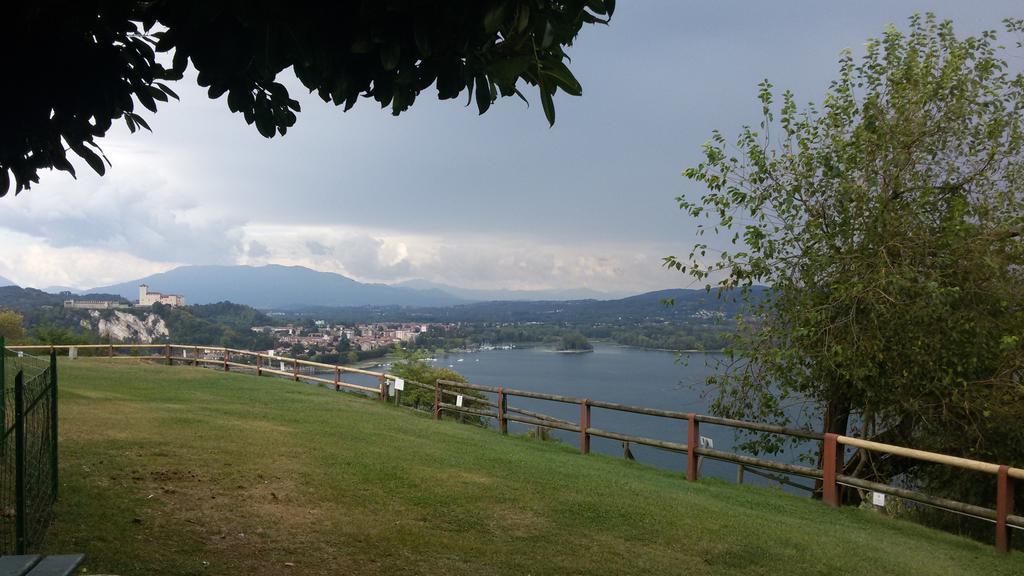 Casa Corte Alla Rocca Arona Eksteriør bilde