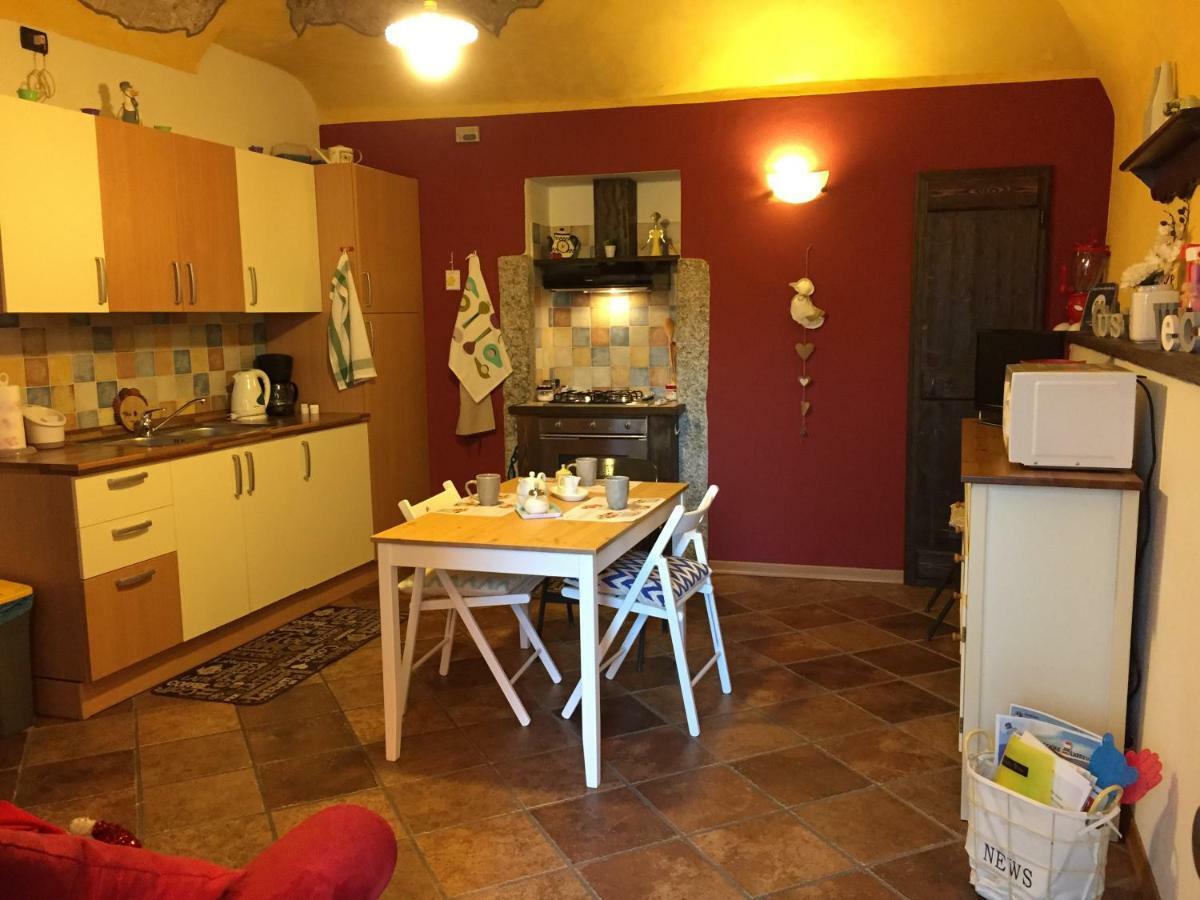Casa Corte Alla Rocca Arona Eksteriør bilde