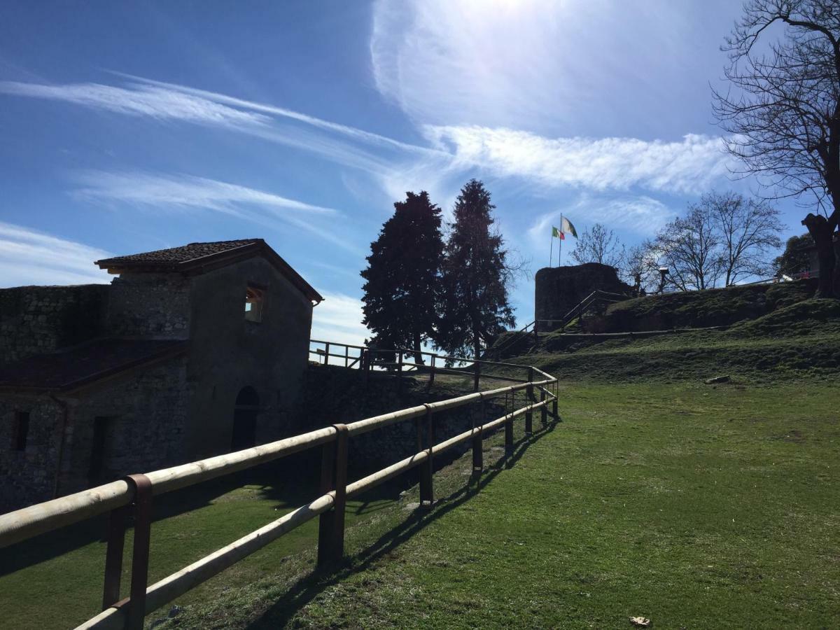 Casa Corte Alla Rocca Arona Eksteriør bilde