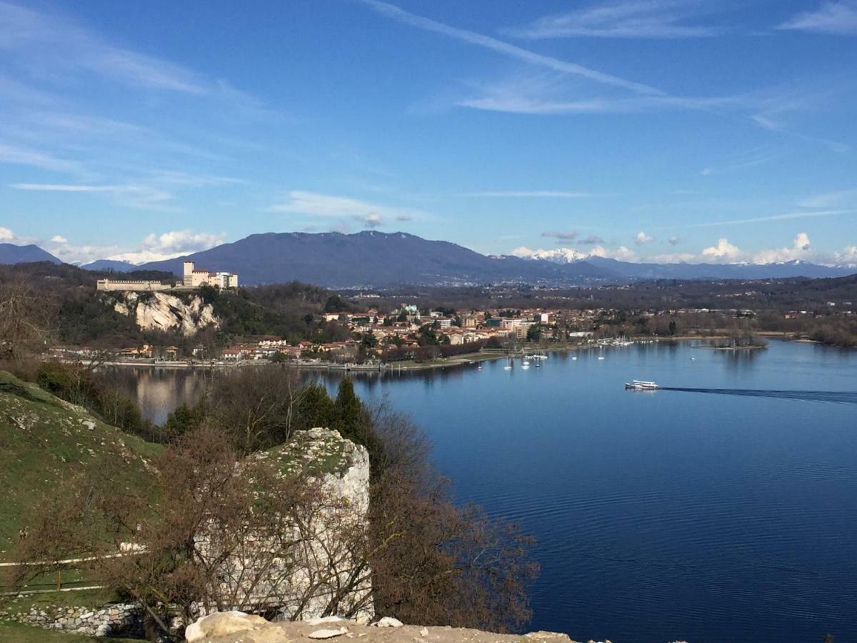 Casa Corte Alla Rocca Arona Eksteriør bilde